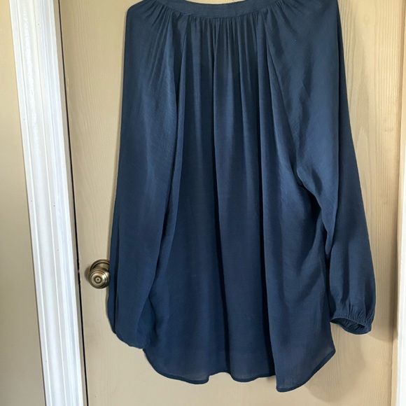 Per Se Navy 1X Tunic Long sleeve, with embroidered accents - Picture 5 of 6
